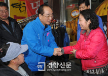 [경향포토]심대평 금남면 시장방문