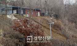 우면산 정상엔 토사 쓸려 내려간 흔적 그대로