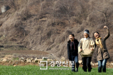 자발적 가난뱅이, 세 모녀가 사는 법