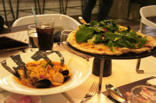 훌쩍 다가온 봄, 패밀리레스토랑 블랙스미스에서 데이트 어떠세요?