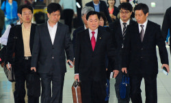 민관 조사단 출국 … 감염 소 샘플 조사 못해 ‘견학’에 그칠 듯