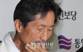 [경향포토]곤혹스런 강기갑혁신비대위원장