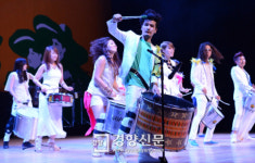 [경향포토]국내 최대 브라질 밴드 라퍼커션