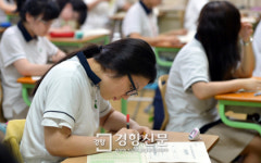 [경향포토]전국적으로 올해 첫 수능 모의평가 실시