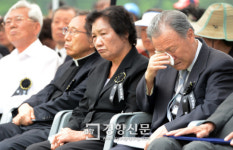 [경향포토]눈물 흘리는 박정기씨