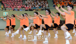 [경향포토]어르신 에어로빅 공연