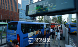 [경향포토]북적이는 서울역 버스정류장