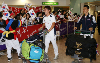 [경향포토]한국 선수단 본진 런던 도착