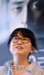 TV 장르물 개척자 ‘유령’ 김은희 작가 “나도 감독도 컴맹, 작업하며 ‘죽고 싶다’ 입에 달고 살아”