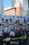 [경향포토]일본대사관 앞 어린이 태권도 시범