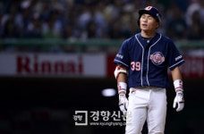 [경향포토]이종욱, 워메 홈런이 아니네