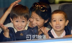 [경향포토]할머니 보러 가요