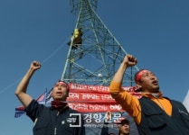[경향포토]비정규직 차별 철폐, 송전탑 시위