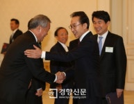 [경향포토]인사하는 이 대통령