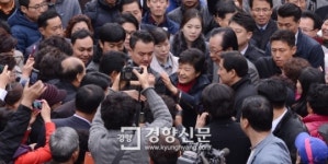 [경향포토]동마산시장 찾은 박근혜