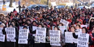 [경향포토]연세대 비정규직 노동자들 새존권 보장 요구