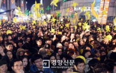 (주)아모스광주금남점 | [경향포토]금남로 가득 메운 광주시민들
