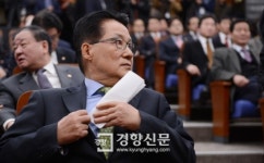 [경향포토]원내대표직 사퇴 선언한 박지원