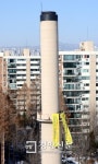 굴뚝에 오른 60대 경비원… 신현대아파트 14명 “해고 억울”