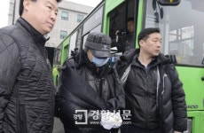 [경향포토]현장 다시찾은 버스방화 피의자