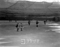 60년대 밧줄잡고 올라가 스키경기했다