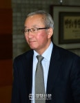 [경향포토]착찹한 경제부총리 후보자