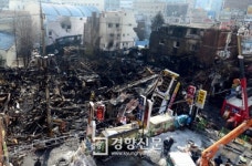 [경향포토]화마가 휩쓸고 간 인사동