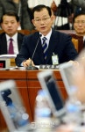 [경향포토]답변하는 국방장관 후보자