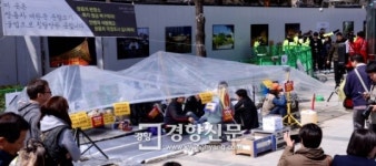 [경향포토]대한문 앞 쌍용차 분향소 재 설치