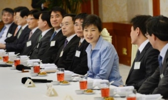 [경향포토]박대통령 오찬 인사
