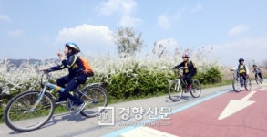 [경향포토]한강공원에서 자전거