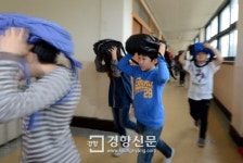 [경향포토]인왕초등학교 어린이들의 재난대응훈련