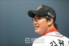[경향포토]안경 낀 김광현, 미소가 절로