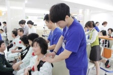 대전튼튼병원 임직원, 입원환자들에게 ‘1일 자녀’자청