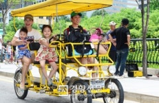 [경향포토]즐거운 가족자전거