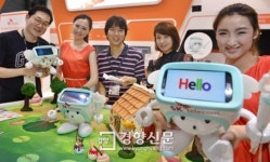 [경향포토]SK텔레콤 키즈러닝로봇 아띠 선보여