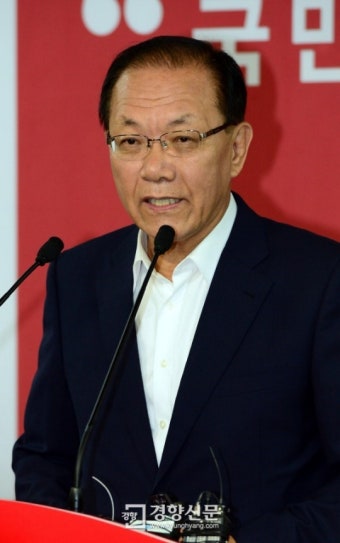 [경향포토]황우여 대표 기자회견