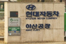 [속보]현대차 아산공장서 근로자, 기계 장치에 깔려 숨져…‘조립 라인 전면 중단’