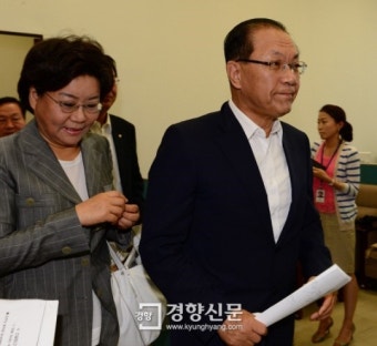 [경향포토]긴급 최고위원회의 참석하는 황우여 대표