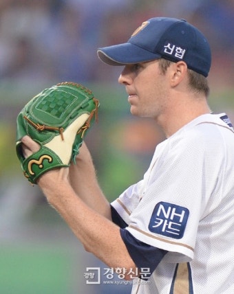 [경향포토]신중한 찰리, 입이 바짝 마르네