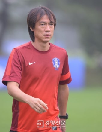 [경향포토]인터뷰 앞둔 홍명보 감독