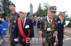 [경향포토]425고지 전적지 방문한 참전용사와 후손들