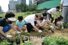박홍섭 마포구청장 경의선 꽃길 체험행사 참석