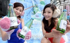 [경향포토]더운 날 청하 한 잔