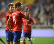 [경향포토]첫골 포효하는 손흥민
