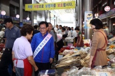 백선기 칠곡군수, 왜관시장에서 내고장상품 애용캠페인