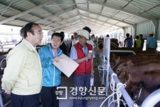 한동주 서귀포시장, 가축시장에서 한우가격 점검