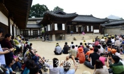 [경향포토]도심속 고궁에서 펼쳐진 우리 음악회