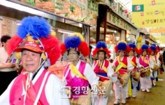 [경향포토]마을축제 열리는 부천 강남시장