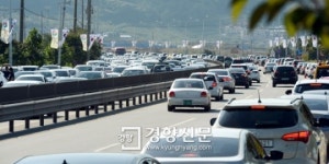 [경향포토]축제장 옆 도로는 주차장